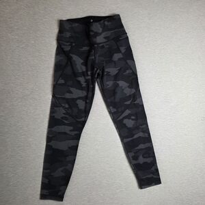 Sweaty Betty Dark Camo Leggings Size XS